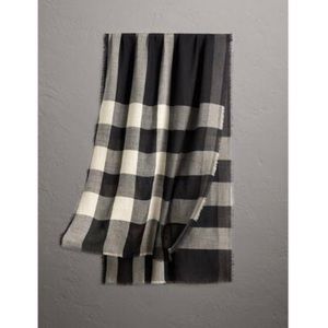 Burberry Lightweight Check Cashmere Scarf in Black
